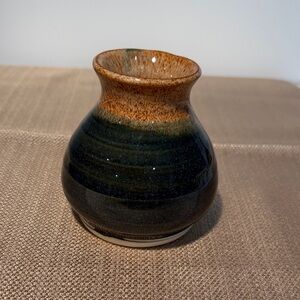 New Handcrafted Pottery Vase with Earthy Tones